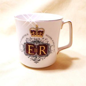 VINTAGE ~ Queen Elizabeth II SILVER JUBILEE 1977 ~ Mug / Cup